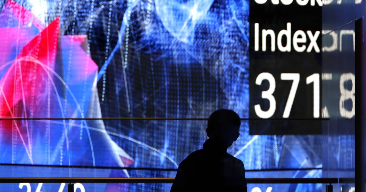 تراجع الأسهم الآسيوية عن مستوياتها القياسية وسط مخاوف ارتفاع النفط