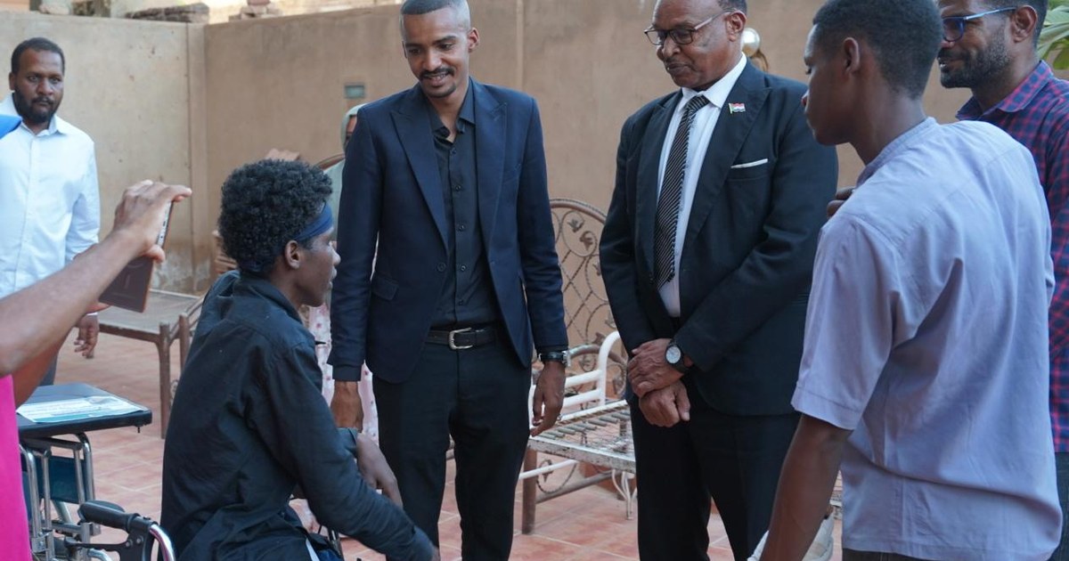 الاتحاد السوداني للمؤسسات الشبابية يزور طالباً ممتحناً من مصابي معركة الكرامة