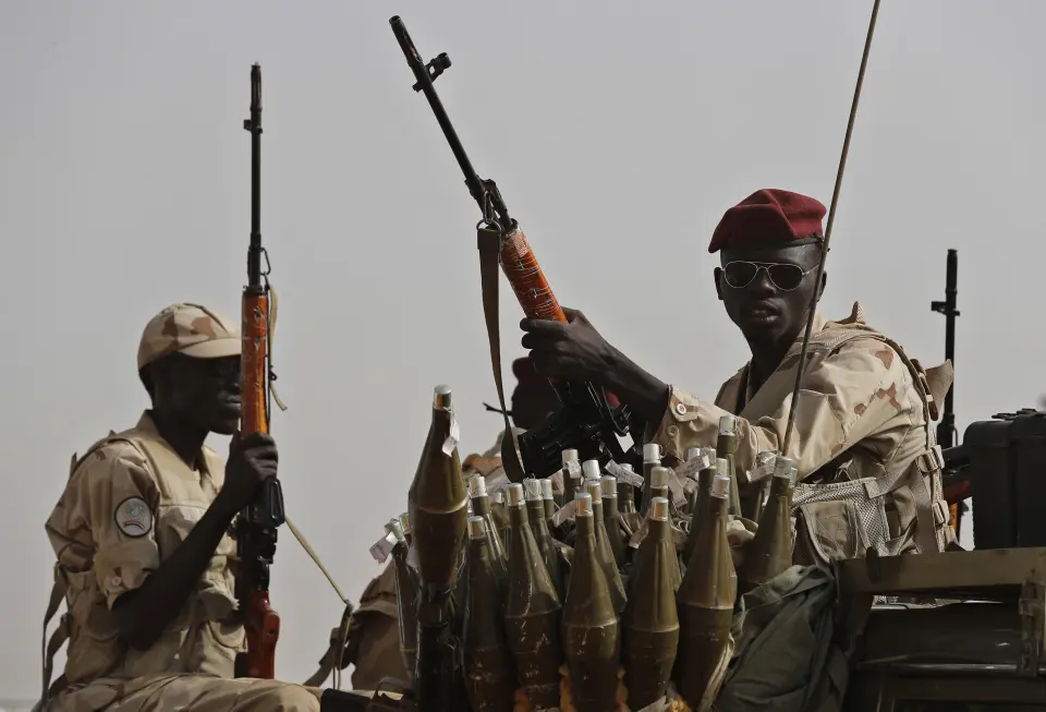 تجارة بالأعضاء وتعذيب وقتل.. اتهامات سودانية تفجر ملف سجون الدعم السريع