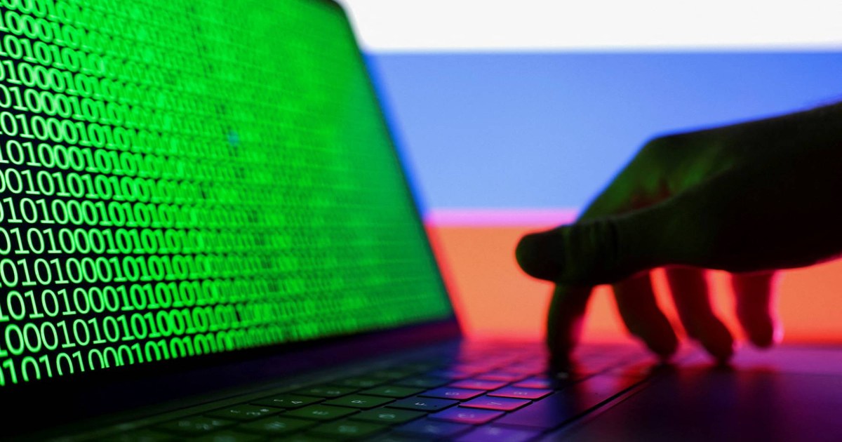 «إف بي آي» يحذّر: قراصنة روس يسرقون حسابات على تطبيقات مراسلة شهيرة