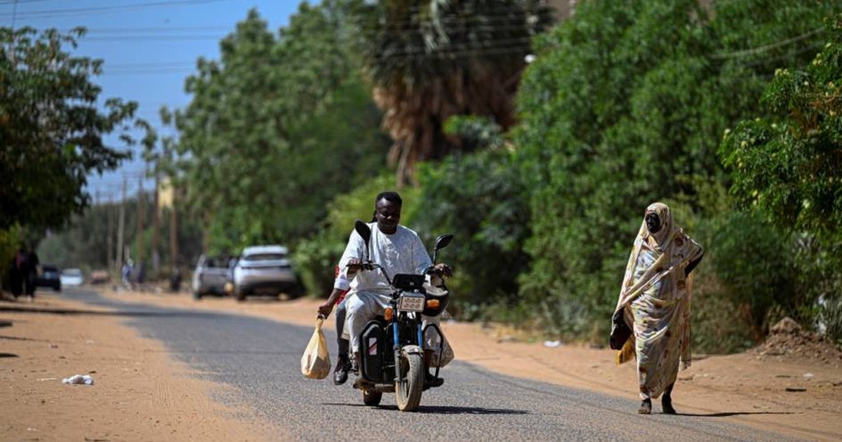 السودان يحظر استيراد "سلع غير ضرورية" لوقف تدهور العملة