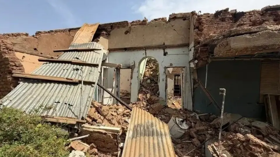 صور دمار منزل العلامة عبدالله الطيب تشعل مواقع التواصل في السودان