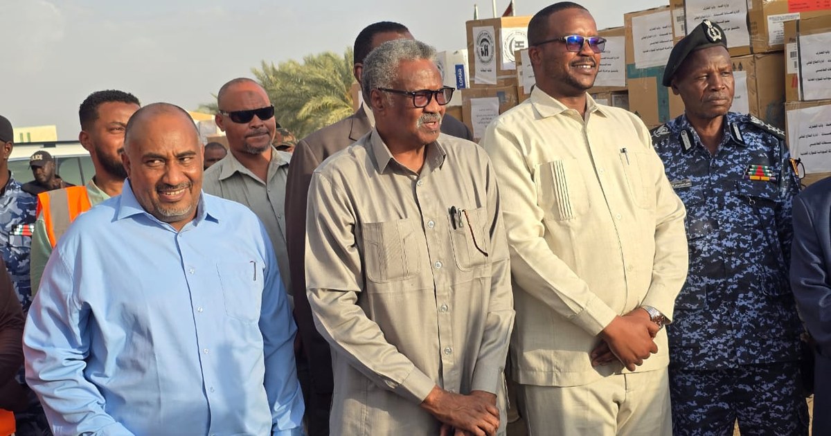 والي القضارف يدشّن مخيماً علاجياً وإصحاح بيئة بأسواق التعدين بمحلية البطانة