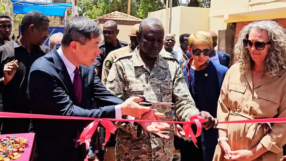 فيديو.. العلم الأممي في الخرطوم.. هل يأذن بمسار للسلام؟