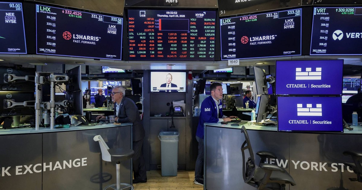 تدفقات صناديق الأسهم العالمية تقفز إلى أعلى مستوى في 17 شهراً