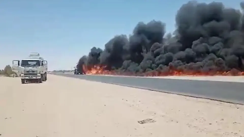 فيديو.. سائق سوداني يبعد شاحنة مشتعلة وينقذ محطة وقود من كارثة