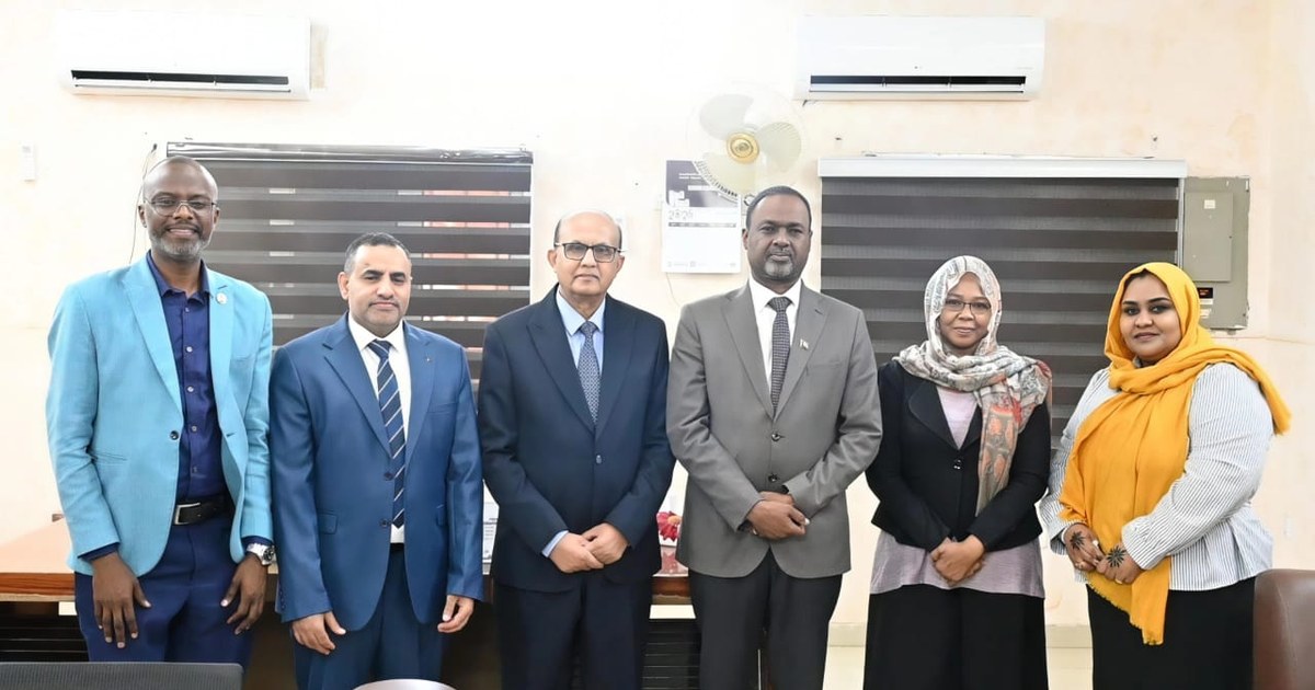 وكيل "الصحة" يبحث مع السفير اليمني التعاون في المجالات الصحية
