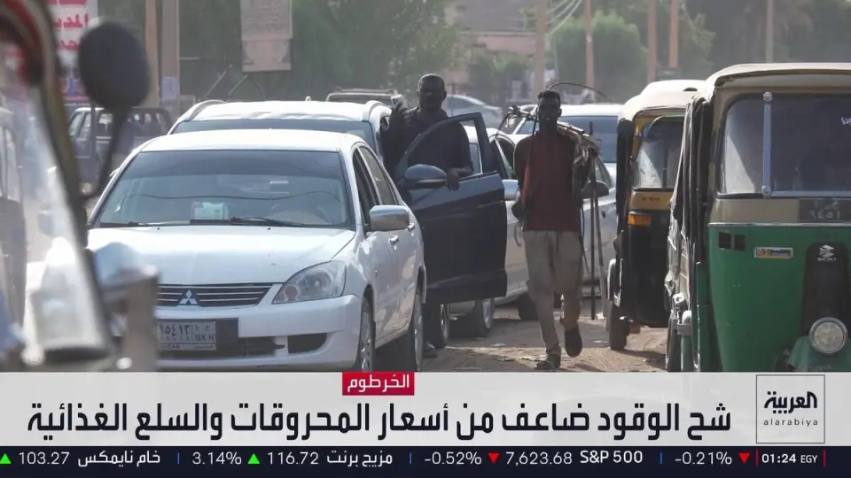 أزمة الوقود في السودان.. تكدّس السيارات أمام محطات الخرطوم وتضغط على المواصلات