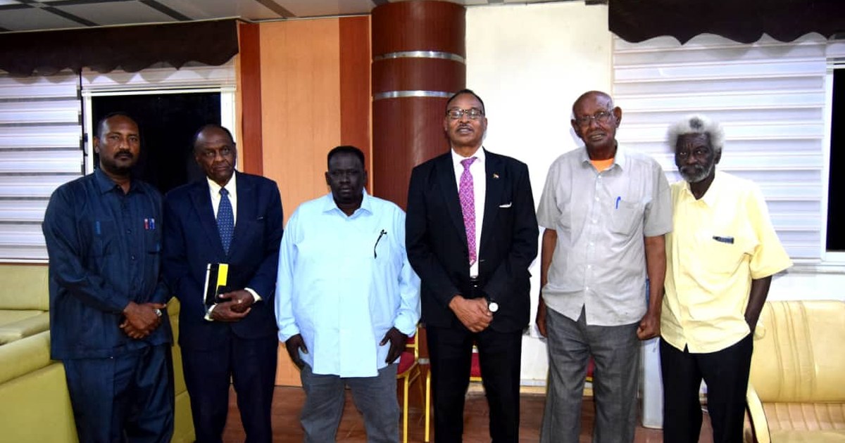 وزير الشباب يلتقي مسؤولي الشاطئية والصالات ويبحث تطوير اللعبة والبنيات التحتية