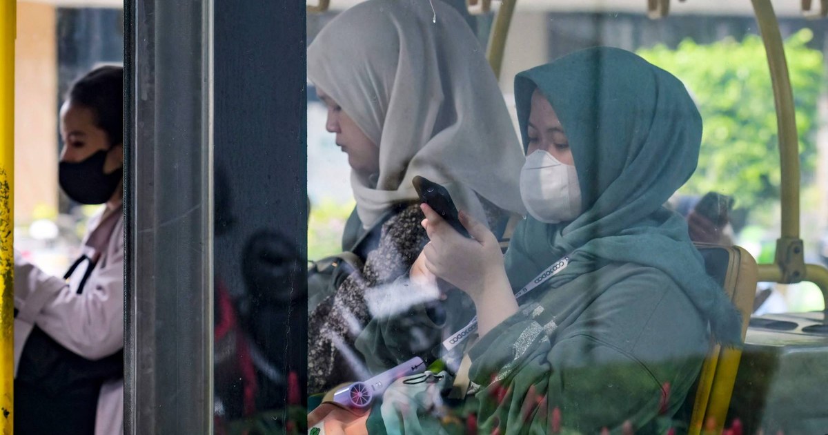 الروبية الإندونيسية تهوي لمستوى قياسي وسط اضطرابات الشرق الأوسط