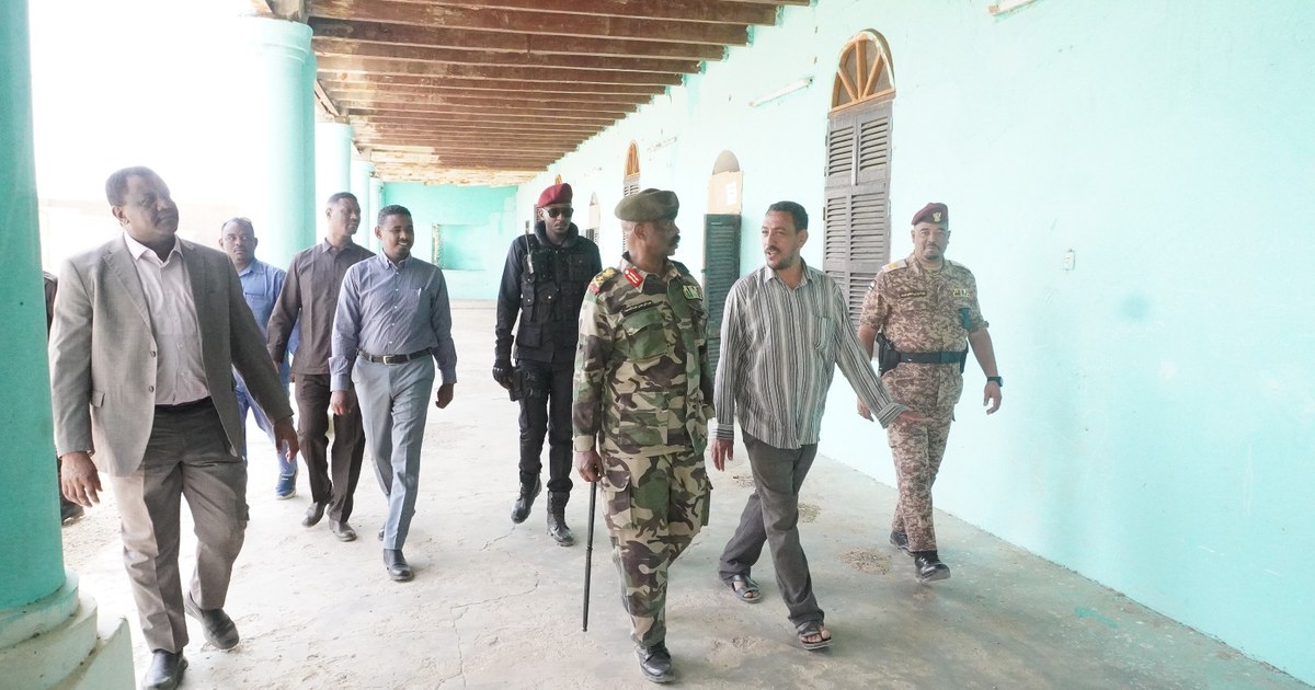 والى الشمالية يقف على أعمال تأهيل متحف قصر السرايا بدنقلا