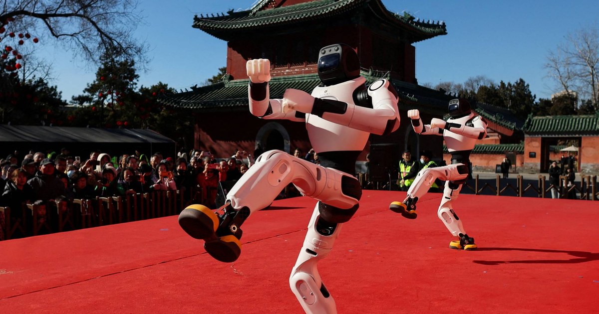 فيديو: «مدرسة الروبوتات» بالصين… آلات تتعلّم الحياة اليومية بعيون البشر