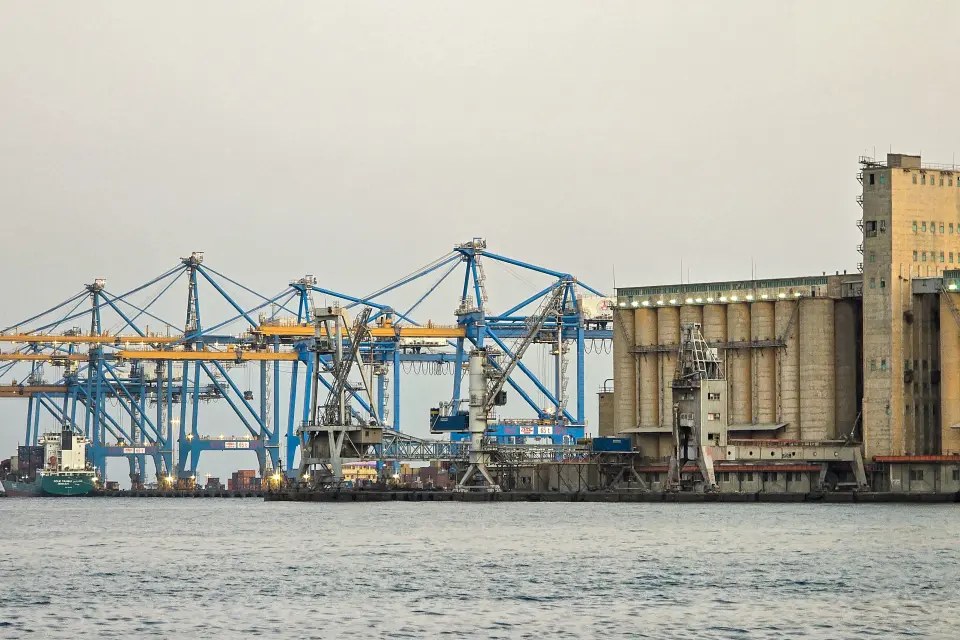 كيف غيّرت الحرب في السودان دور موانئ البلاد؟