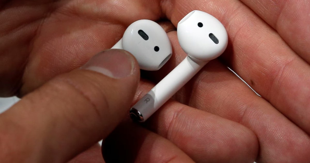 بشكل صحيح وآمن... ما أفضل طريقة لتنظيف سماعات «إيربودز»؟