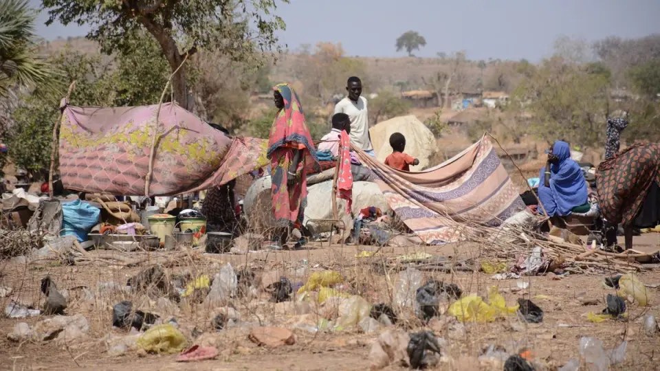 "الدعم السريع" تستهدف شاحنة مساعدات.. ومقتل 3 عمال إغاثة