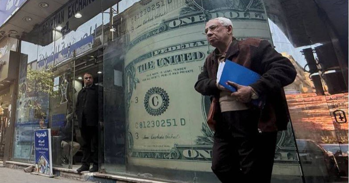 زيادة تحويلات المغتربين لا تكبح ارتفاع سعر الدولار في مصر