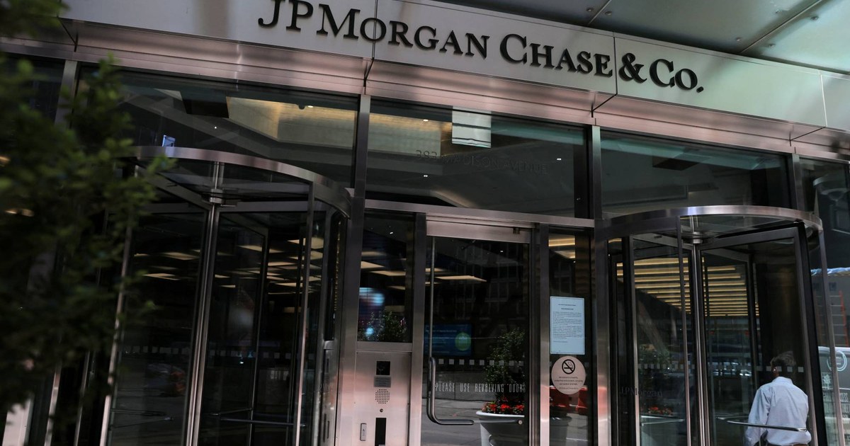 رئيس «جي بي مورغان» يحذِّر من «الركود التضخمي» واضطرابات في سوق الائتمان الخاص