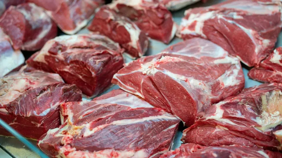 "أصبحنا نشتهيها".. أسعار اللحوم تدفع سودانيين إلى بدائل أرخص