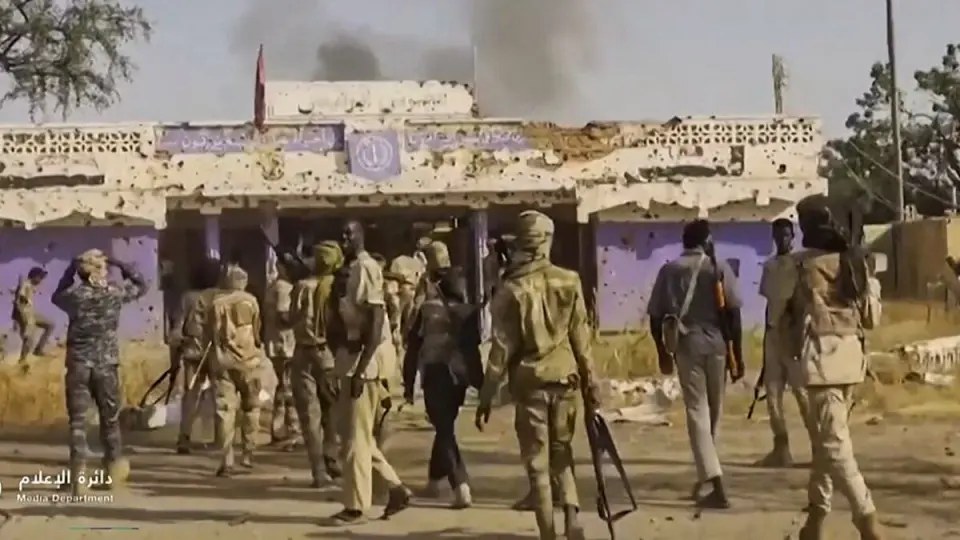 مئات النازحين بعد هجوم "الدعم السريع" على معقل زعيم قبيلة "المحاميد"