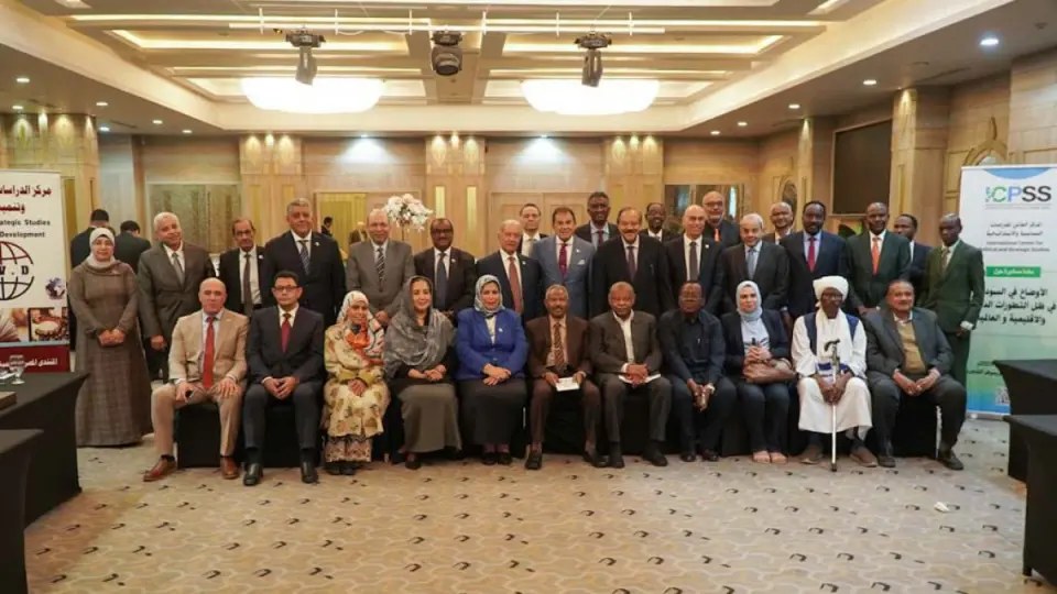 لقاء في القاهرة يحذّر من مخططات لتقسيم السودان ومن "أطماع إسرائيلية" في البحر الأحمر