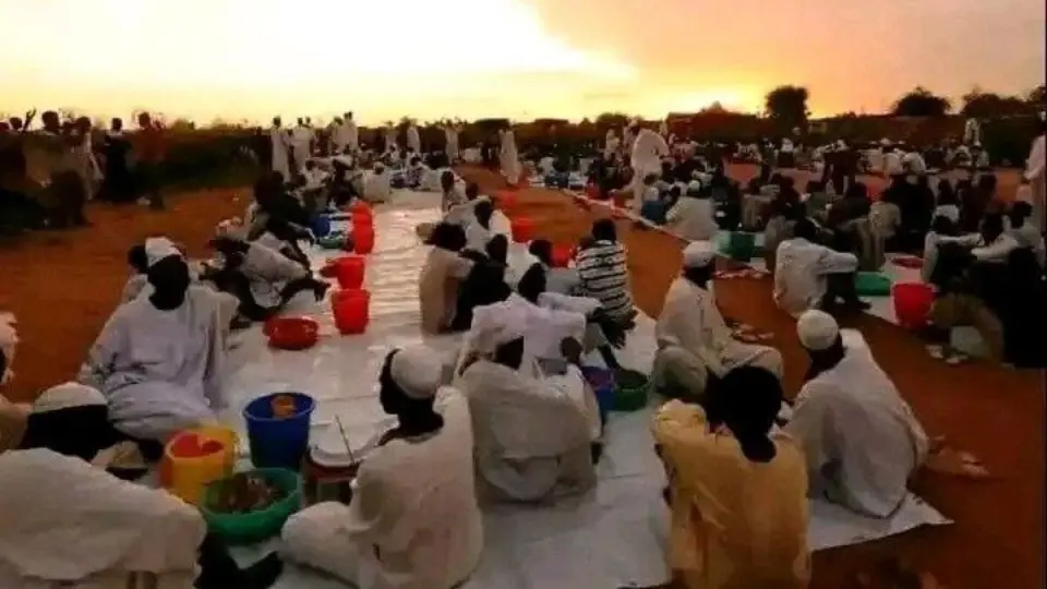 "الضرا" والمسحراتي يعودان للسودان.. إفطارات رمضانية في الشوارع