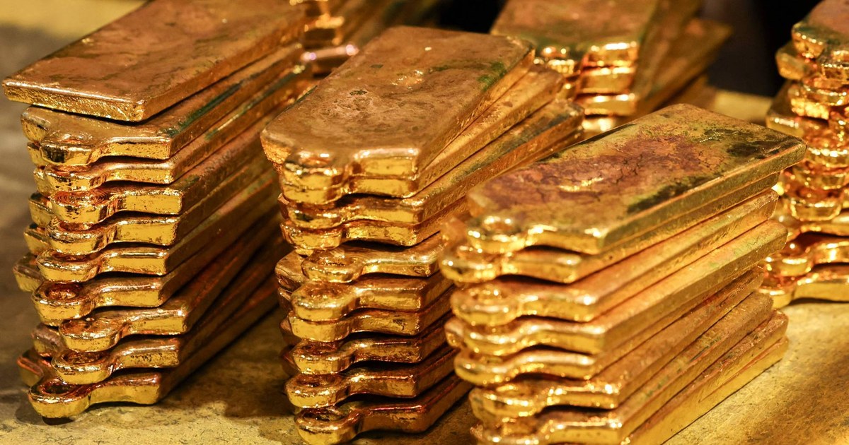 الذهب يواصل مكاسبه للجلسة الثالثة فوق 4700 دولار مدعوماً بهبوط العملة الخضراء