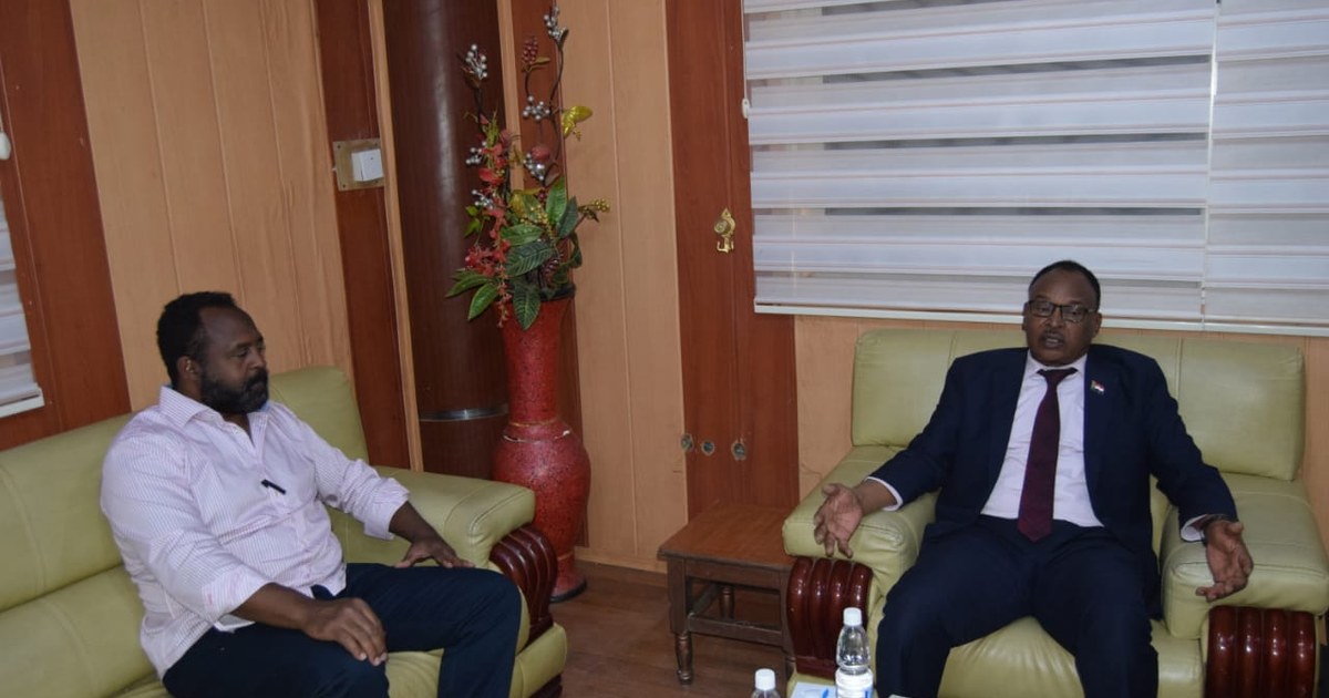 وزير الشباب والرياضة يبحث مع اتحاد التنس عودة النشاط الرياضي