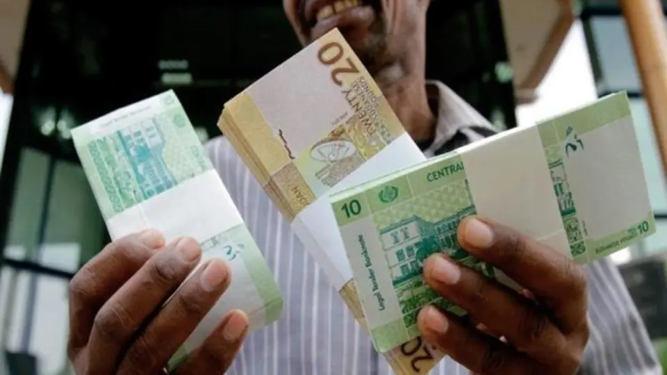 الجنيه السوداني يهوي إلى قاع جديد مع تفاقم الأزمة الاقتصادية